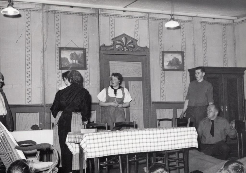 Theaterszene aus "Gottes Mühle"