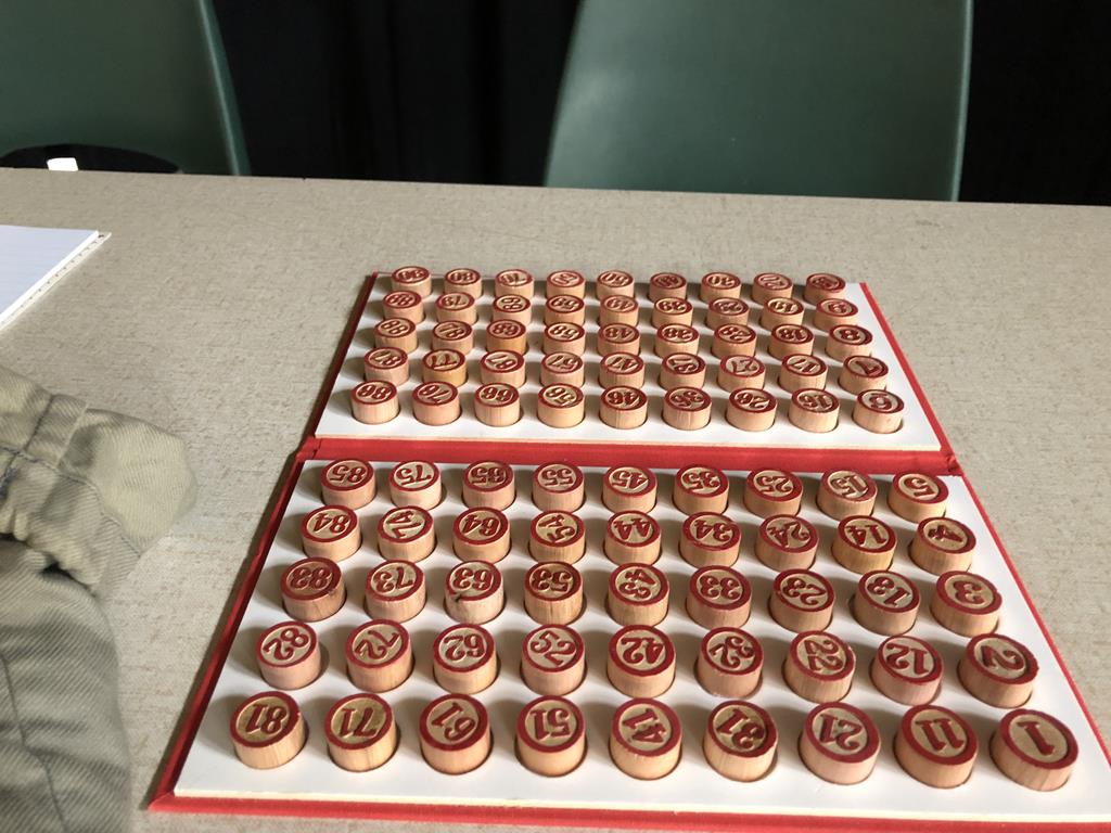 Alle Zahlen sind da (Nummernkarton mit Nummernsteinen)