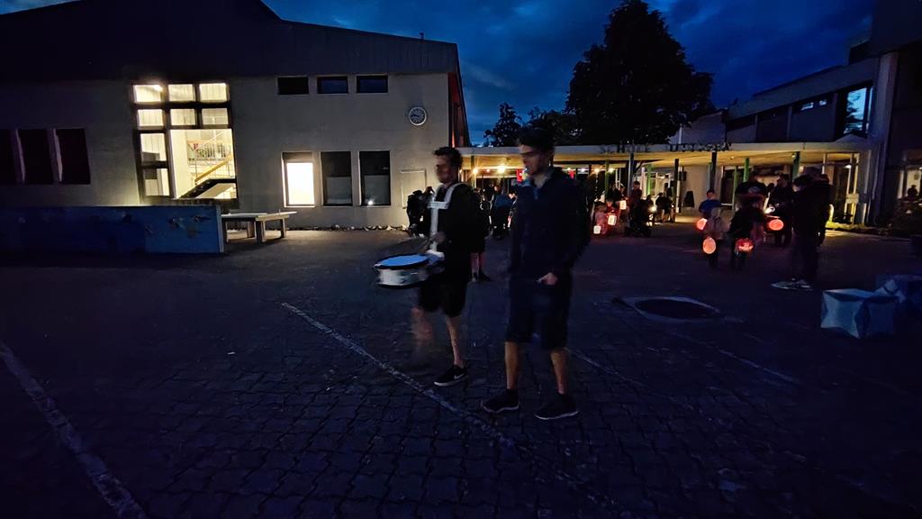 Der Fackelzug marschiert los.